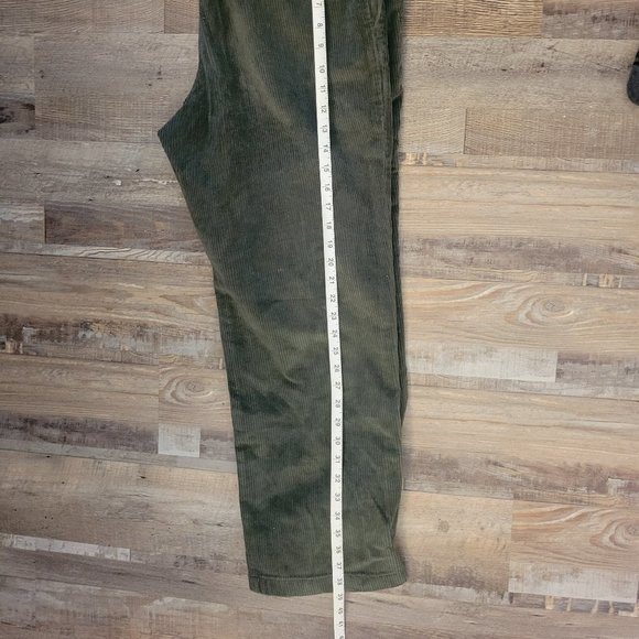 35x26 | Essentials Men's Pleated | Classic-Fit Stretch Corduroy | Chino Pant - Picture 5 of 6